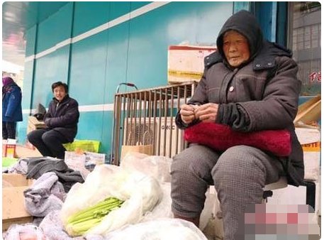 七旬老人卖菜为儿还债有生之年的愿望是什么?