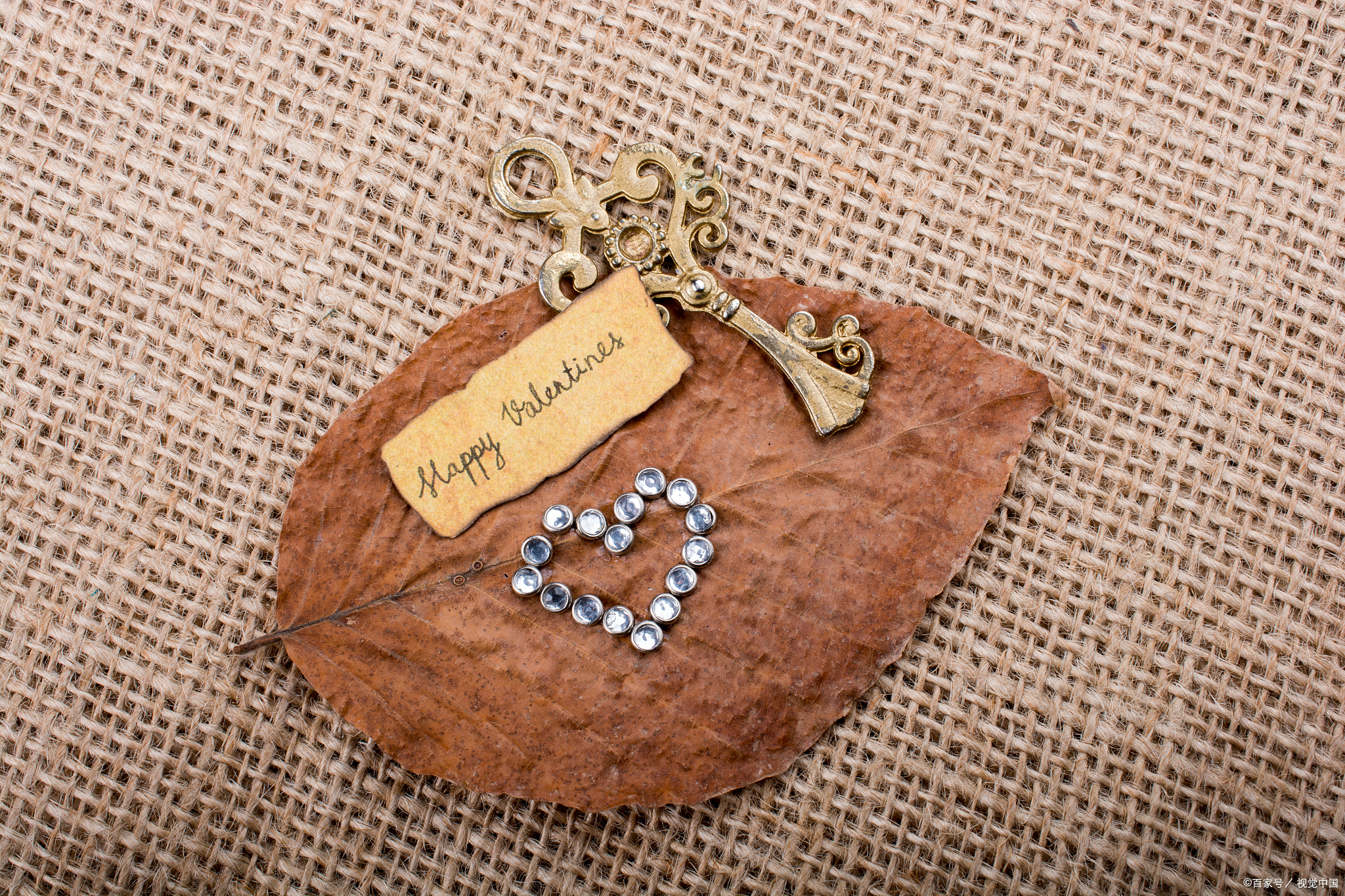 男生很明确的说不喜欢你,但是一直找你聊天是为什么呢?