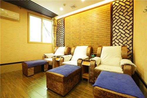 男子走出足疗店倒地后身亡,死者家属为何向足疗店索赔?