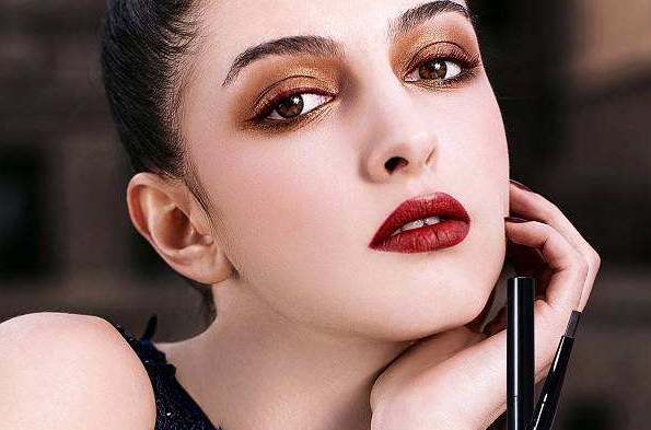 深蓝彩妆哪个国家出的