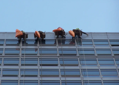 江苏工人高空作业安全绳疑被割断，具体情况如何？