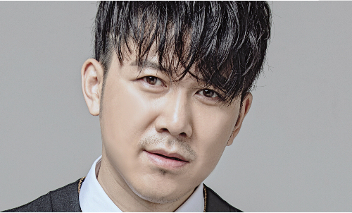 歌词，，，我多想抱着你哭，静静地把你留住，是什么歌？？？