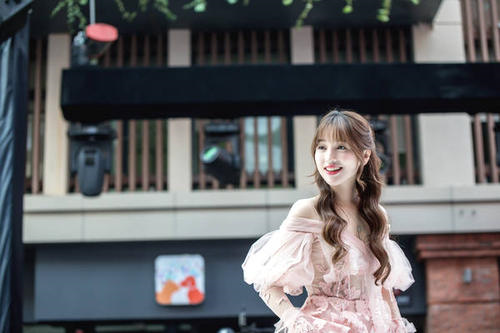 伊能静教金莎和男生聊天，这是什么情况？