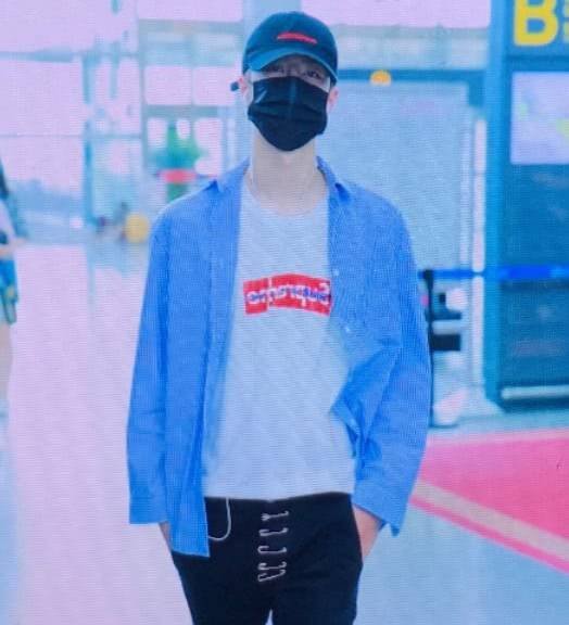 王一博服装搭配令人心酸,他穿过哪些奇奇怪怪的裤子?