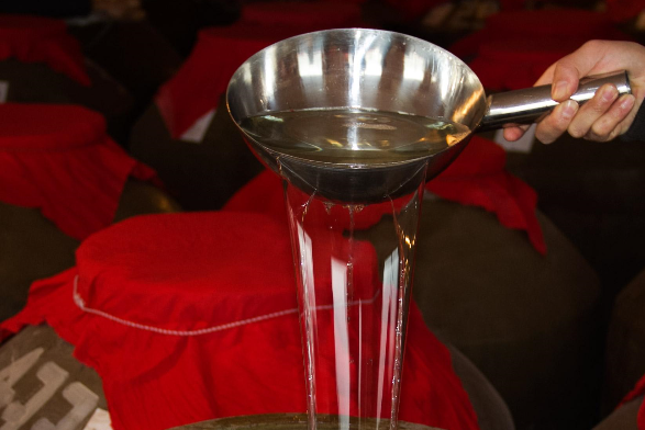 新冠疫苗的注射前后，在饮食上有何禁忌？