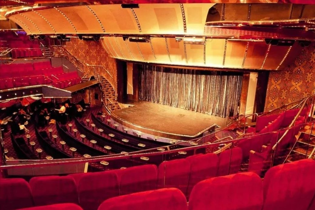 北京电影院隔排隔座售票,在封闭空间里这种隔排隔座是否能防止感染?