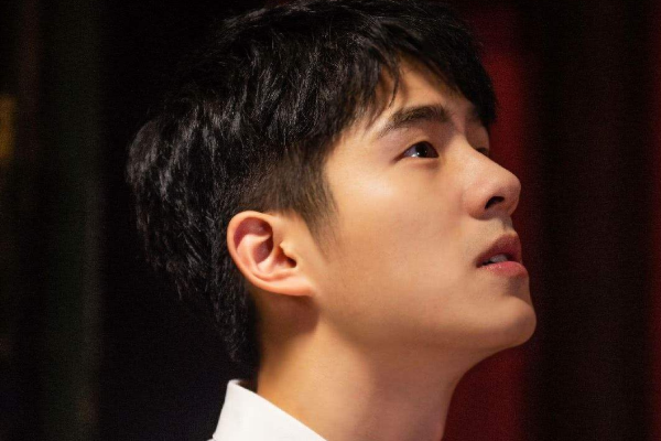 刘昊然露额头证件照爆出，为何他一直留刘海？