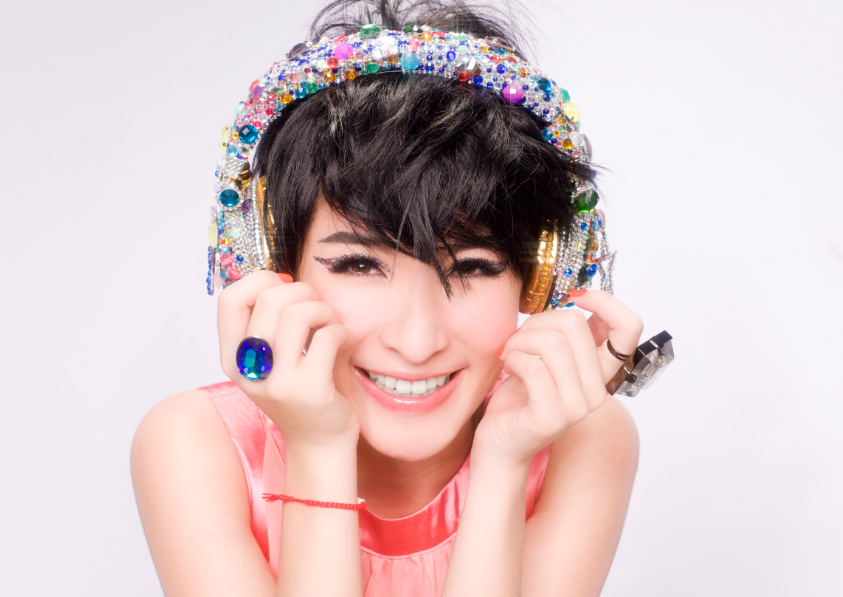 萧亚轩刚否认艾滋病传言，港媒再放“黑料”引非议，究竟怎么回事？