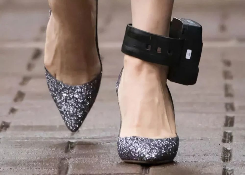 历经1028天,孟晚舟脚上带着淤青回家了,她现在的状态如何?