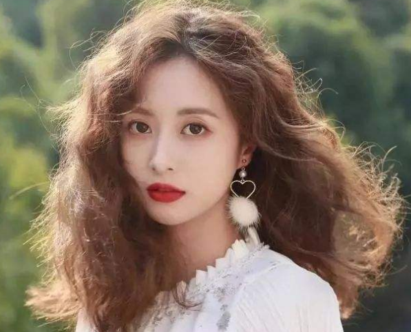 2021年烫发流行什么卷？