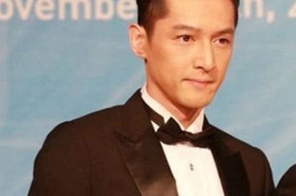 胡歌:我太难了,最近胡歌忙什么导致听演讲非常困?