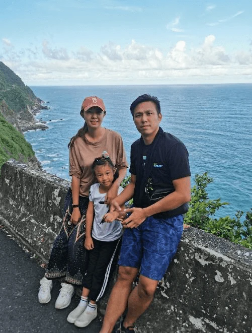 卓依婷给女儿庆生，40岁的素颜发黄有眼袋，她的近况如何？