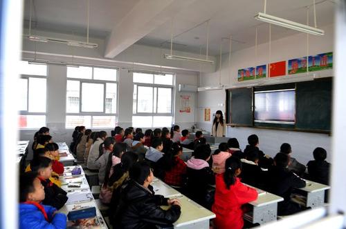 河北一高校的副教授跳槽到中学,为什么会有这种现象的存在?