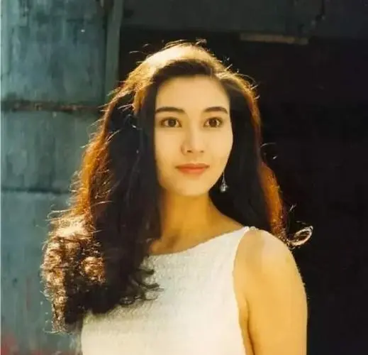 李嘉欣病重入icu抢救48小时,她究竟患上了什么疾病?