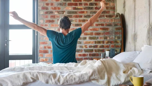 50岁王菲蹦迪上热搜,女人如何才能保持年轻的心态?