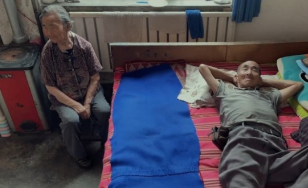 二舅视频涉内容虚构被撤销推荐，作者坚称每个字都真实，到底咋回事？