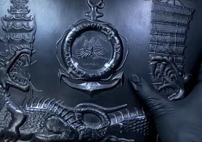 国内博主有与美典当店老板相似相册，此事件的情况究竟如何？