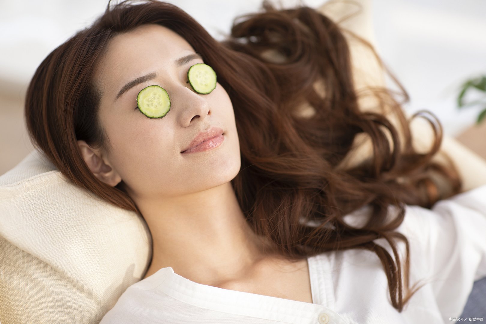 去黑眼圈用什么眼霜好？不同类型应该怎样对待呢？