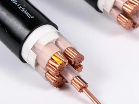 宁波三外包维修工偷剪电缆，碰到电信局局长，偷剪电缆可能带来什么后果？