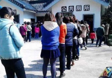 官方回应员工上厕所被罚款，什么时候员工连“如厕自由”都没有了？