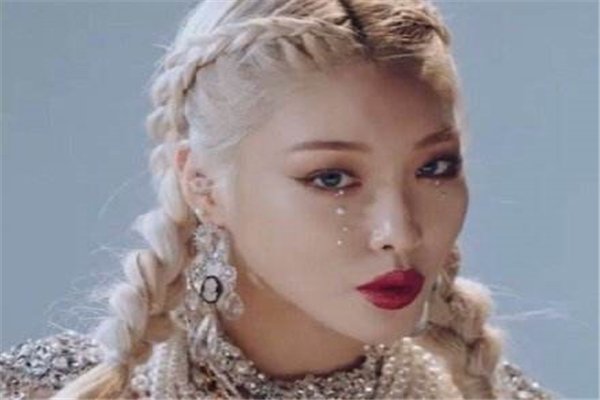 金请夏首尔举行第二张专辑发布会，她的抒情歌治愈吗？