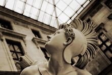 关于巴黎罗浮宫的历史和详细资料?