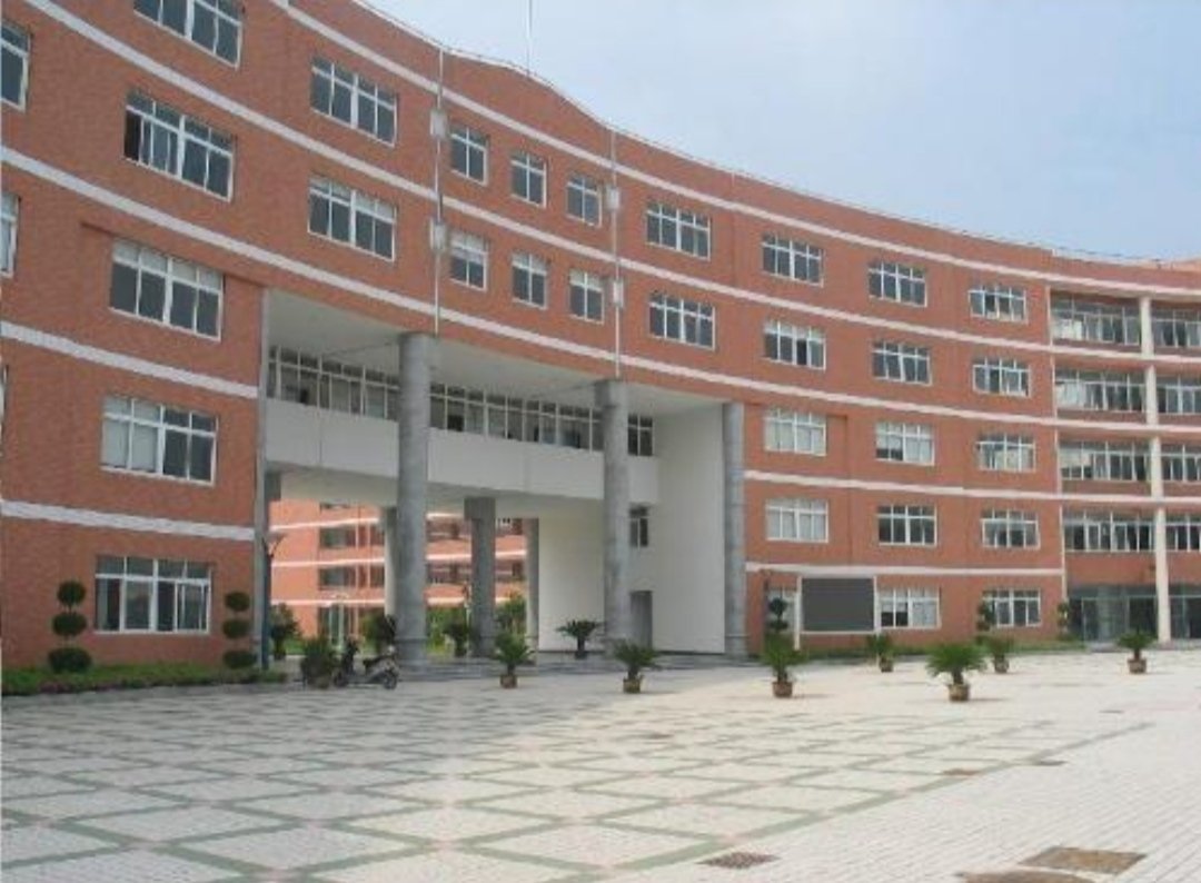 如何看待小学被淹家长接力抢出全校教材这一行为?