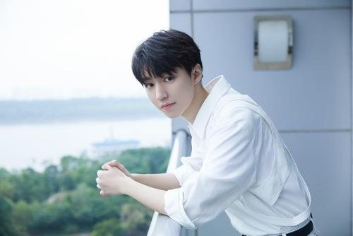 王俊凯宋亚轩同框上热搜,他们俩后来有哪些互动?