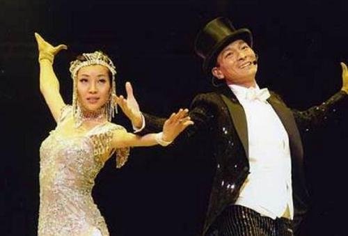 刘德华41岁御用伴舞至今未嫁,他们之间的默契如何?