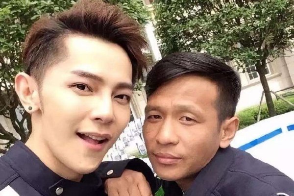 哪些属于同龄人的明星是让你意想不到的?