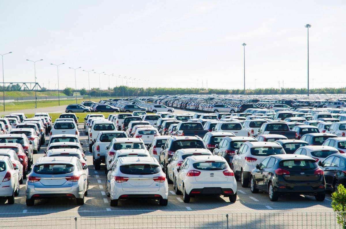 各大短视频频台出现了“二手车推销媛”，是否该严厉打击这种现象？