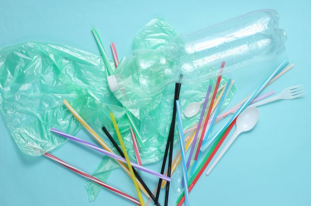 世界有多地下起了塑料雨，塑料雨的成因到底是什么？