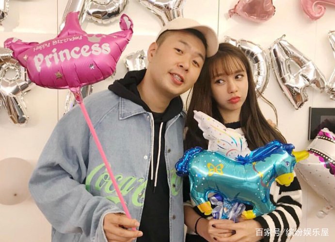 沈梦辰晒全家福为爸爸庆生，一家人其乐融融，杜海涛去哪了？