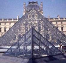 关于巴黎罗浮宫的历史和详细资料?