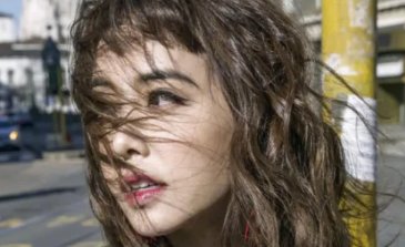 41岁蔡依林出席公益活动，嘲笑自己二十年常换号码，如今她的境况怎么样？