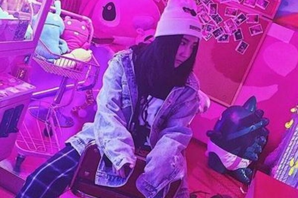 歌手乃万事件持续发酵！西安一大学生发不当言论后被勒令退学，你怎么看？