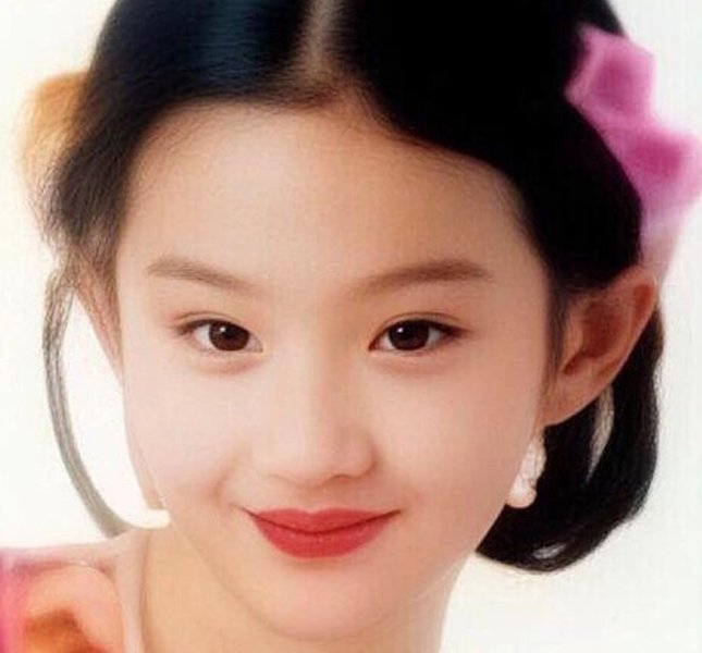 一张刘亦菲童年表演照片曝光，这张照片获得了网友怎样的称赞？