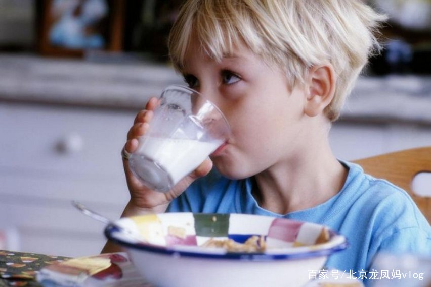 育婴师说的三段奶粉是什么意思？宝宝多大的时候就可以断奶粉了？