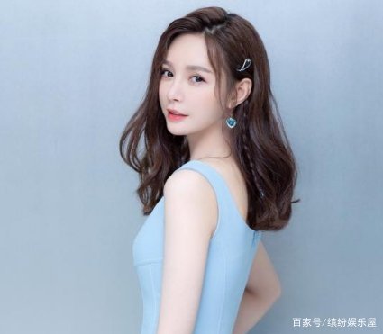 沈梦辰晒全家福为爸爸庆生，一家人其乐融融，杜海涛去哪了？