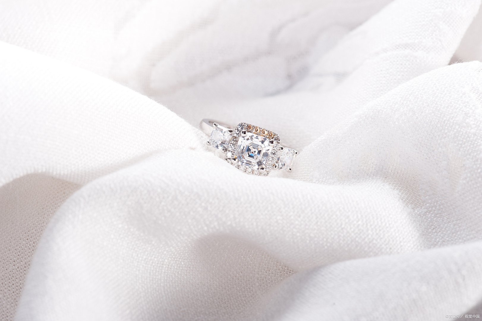 购买结婚戒指的需要注意的事项有什么?需要准备多少钱会够呢?