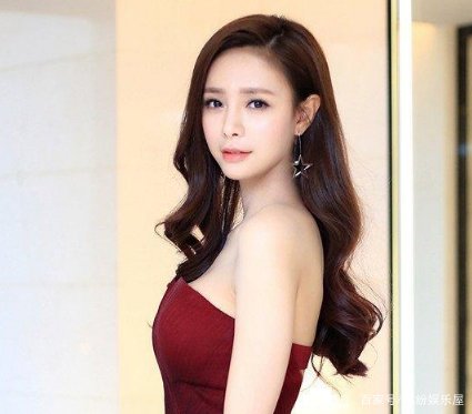 沈梦辰晒全家福为爸爸庆生，一家人其乐融融，杜海涛去哪了？