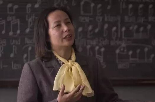 电影<立春>中发主角王彩玲是根据哪位女士的真实手故事改编的