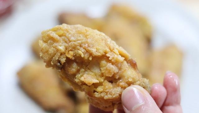 怎么做出香辣好吃的炸鸡翅？