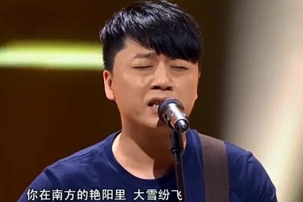 你在南方的艳阳里大雪纷飞 我在北方的寒夜里四季如春 这是什么歌