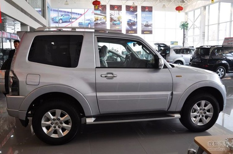 三菱有一款越野车，跟帕杰罗很像，但是只有两个座位，这车叫什么名字