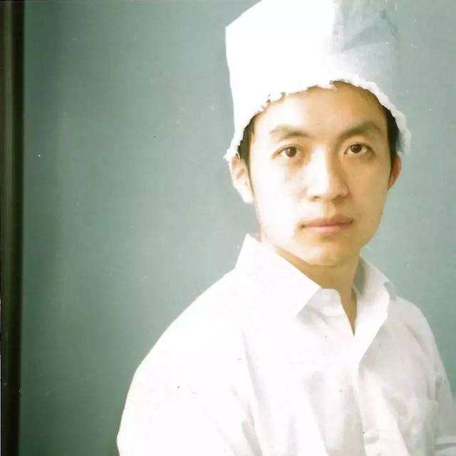 黑夜给了我黑色的眼睛，我却用它去寻找光明，这句话是什么意思？或者说有什么出处…