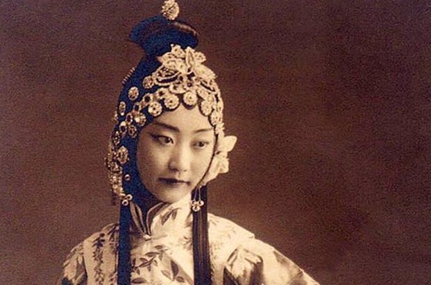 唐怡莹本是溥仪皇后，却为何沦为溥仪弟妹，还让张学良恨了一辈子？