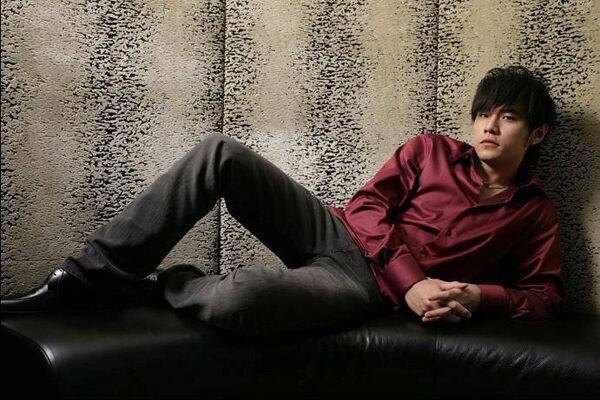 周杰伦逛夜市遇摊贩放自己新歌,在夜市遇到周杰伦会是什么体验?