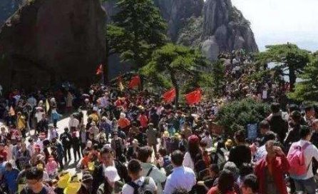 黄山景区回应游客爬一半进退两难，假期该不该去爬黄山？