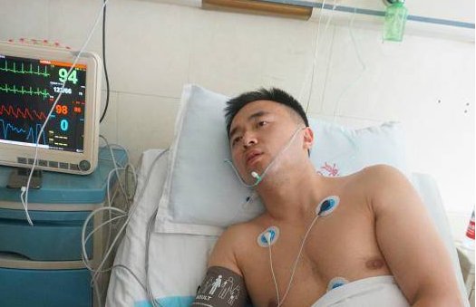 不会游泳的法警救起6名溺水者，不会游泳掉水里能活吗？